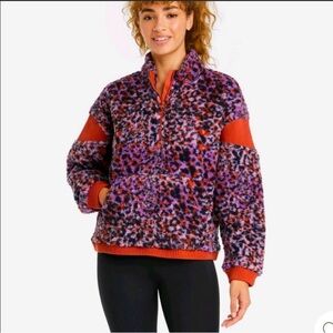 Women’s fleece quarter-zip pullover